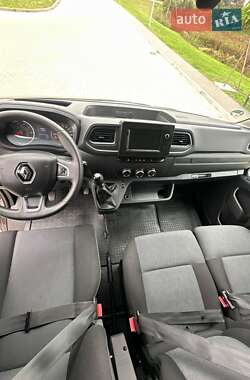 Грузопассажирский фургон Renault Master 2023 в 