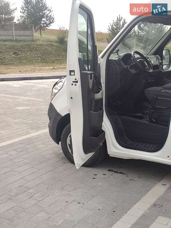 Грузовой фургон Renault Master 2014 в Мостиске