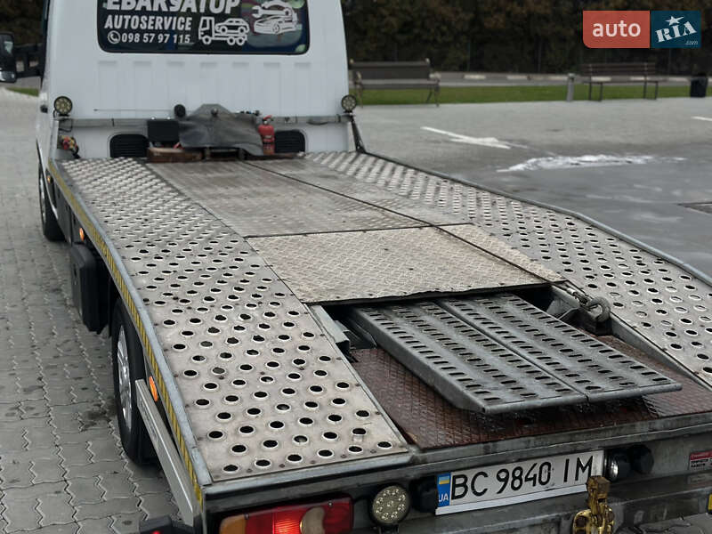 Эвакуатор Renault Master 2015 в Львове