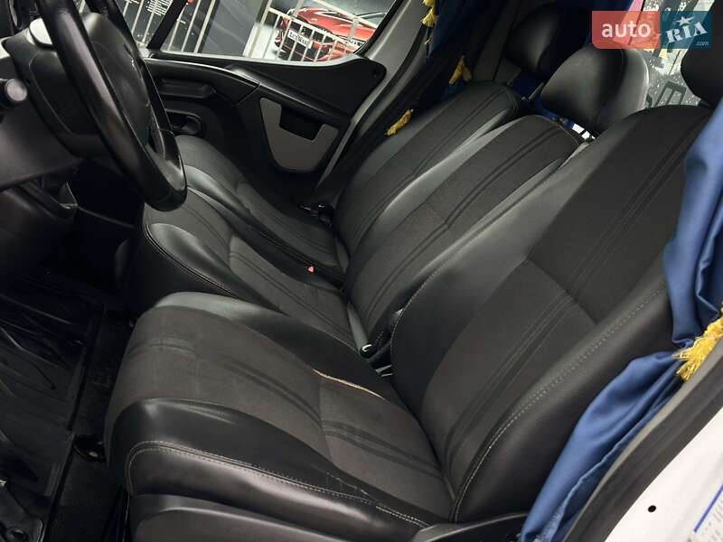 Эвакуатор Renault Master 2015 в Львове