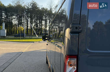 Грузовой фургон Renault Master 2022 в 