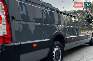 Грузовой фургон Renault Master 2022 в 