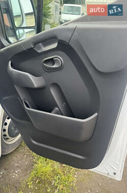 Грузовой фургон Renault Master 2023 в 