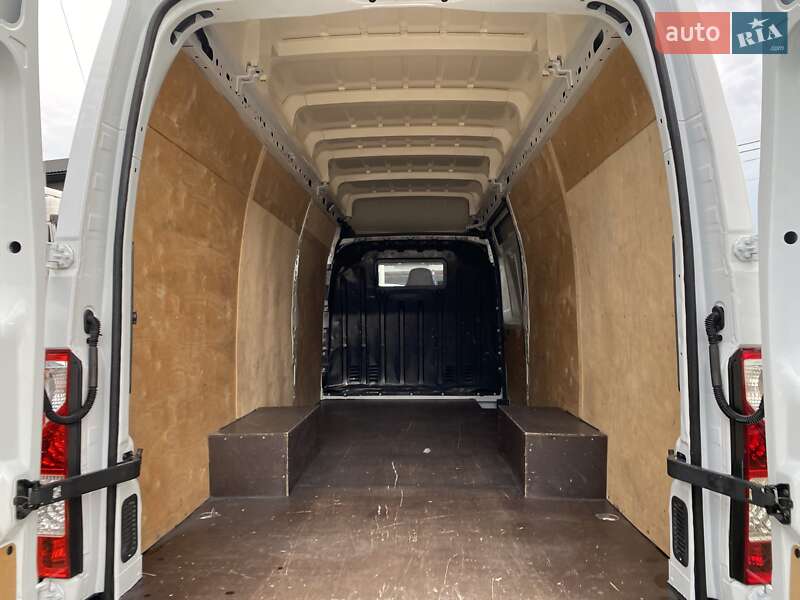 Грузовой фургон Renault Master 2019 в Хусте