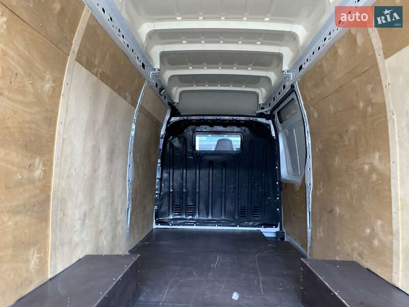 Грузовой фургон Renault Master 2019 в Хусте