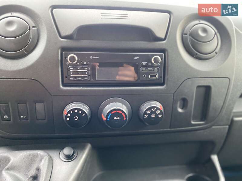 Грузовой фургон Renault Master 2019 в Хусте