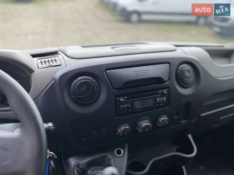 Грузовой фургон Renault Master 2018 в Хусте