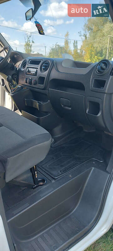 Грузовой фургон Renault Master 2011 в Сокале