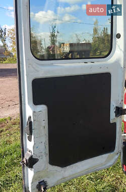Грузовой фургон Renault Master 2011 в 