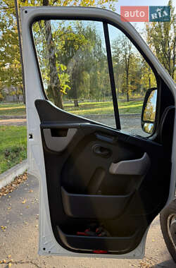 Грузовой фургон Renault Master 2015 в 