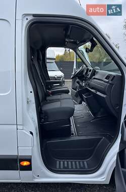 Грузовой фургон Renault Master 2022 в 