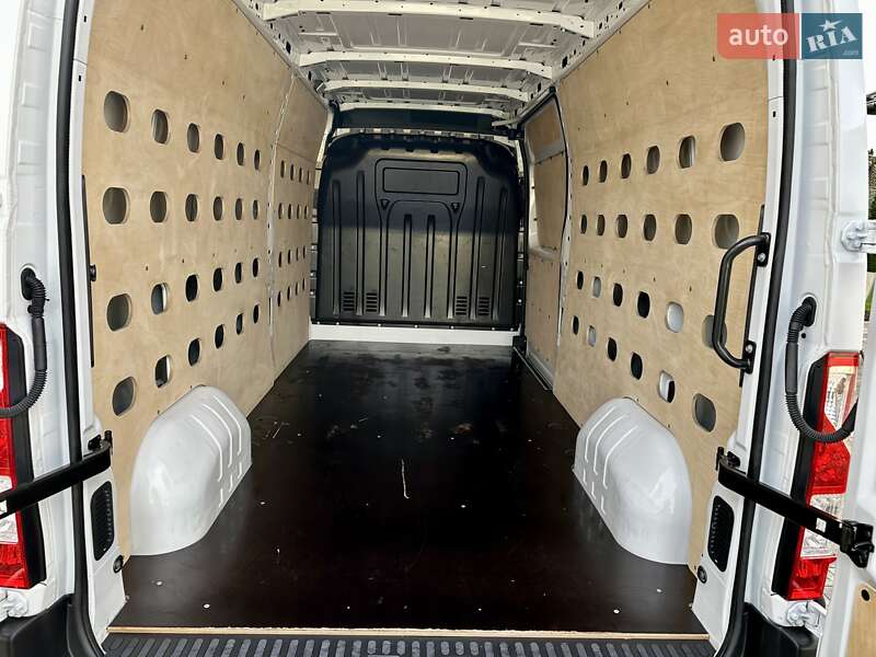 Грузовой фургон Renault Master 2021 в Дубно