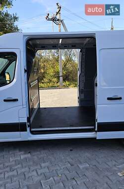 Грузовой фургон Renault Master 2022 в 