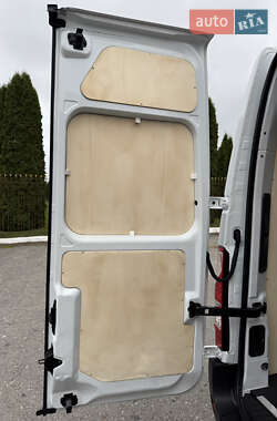 Грузовой фургон Renault Master 2022 в 