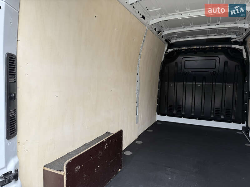 Грузовой фургон Renault Master 2022 в Дубно