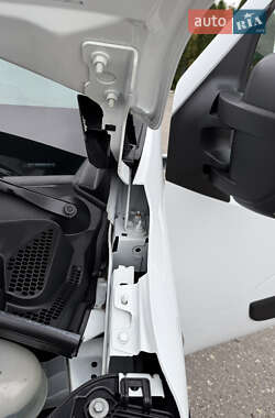 Грузовой фургон Renault Master 2022 в 
