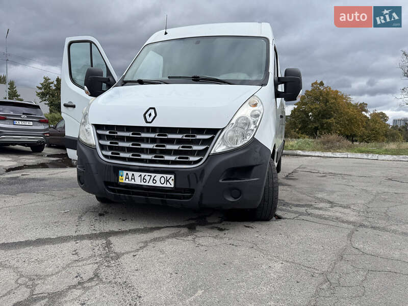 Грузовой фургон Renault Master 2012 в 
