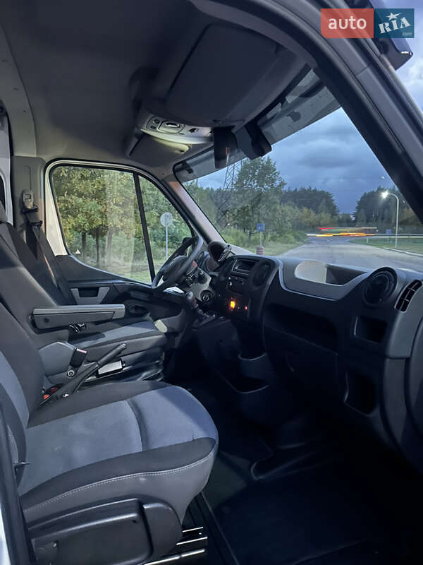 Вантажопасажирський фургон Renault Master 2015 в Ковелі