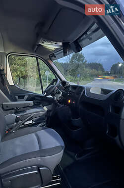Грузопассажирский фургон Renault Master 2015 в 