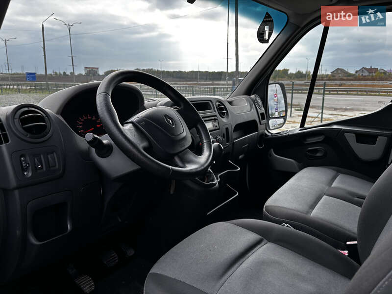 Грузовой фургон Renault Master 2016 в Умани