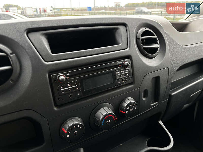 Грузовой фургон Renault Master 2016 в Умани