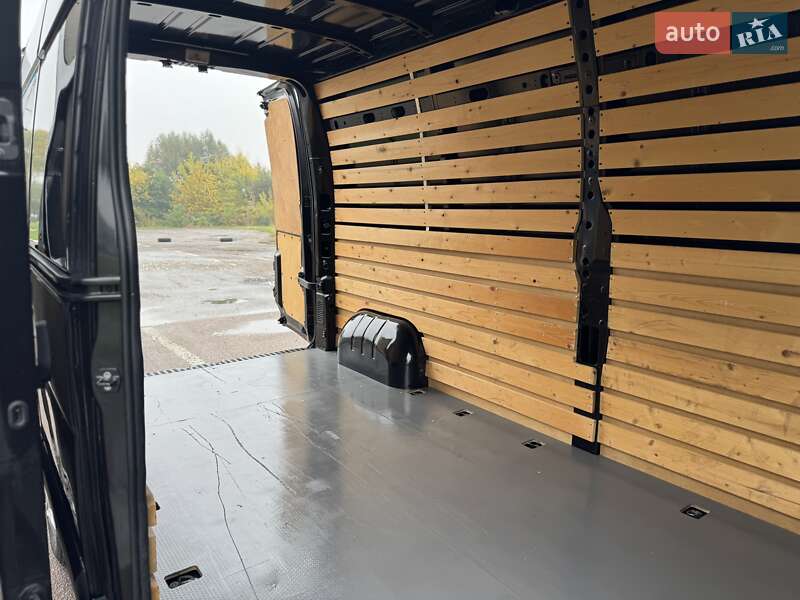 Грузовой фургон Renault Master 2017 в Дубно