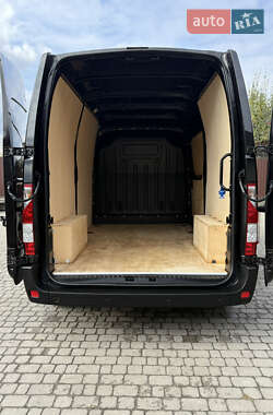 Вантажний фургон Renault Master 2022 в 