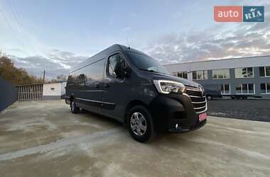 Грузовой фургон Renault Master 2023 в 