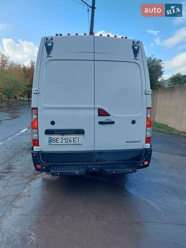 Грузовой фургон Renault Master 2012 в 