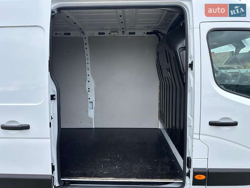 Грузовой фургон Renault Master 2022 в Дубно