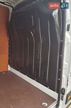 Грузовой фургон Renault Master 2018 в 