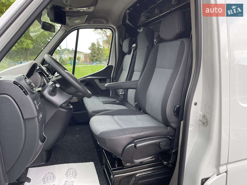 Грузовой фургон Renault Master 2015 в Радивилове