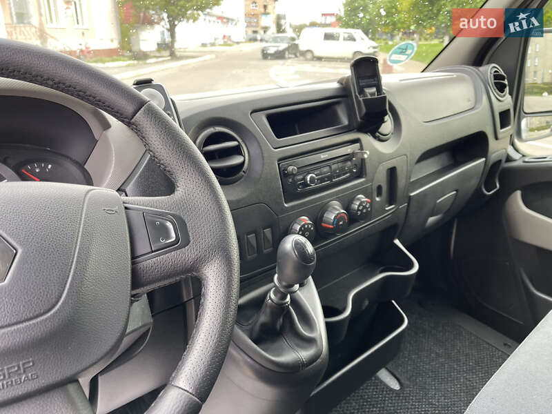 Грузовой фургон Renault Master 2015 в Радивилове
