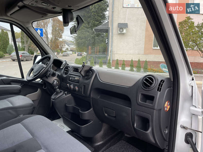Грузовой фургон Renault Master 2015 в Радивилове