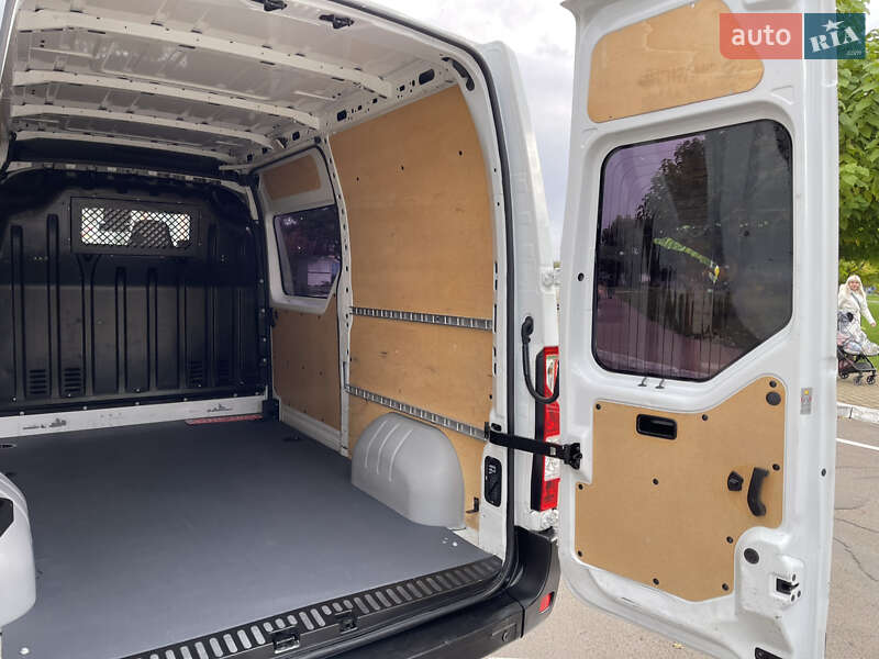 Грузовой фургон Renault Master 2015 в Радивилове