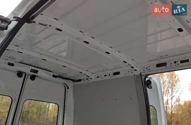 Грузовой фургон Renault Master 2019 в 