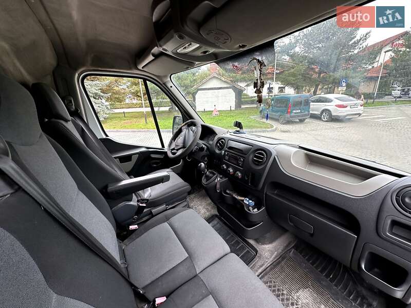 Вантажний фургон Renault Master 2016 в Івано-Франківську