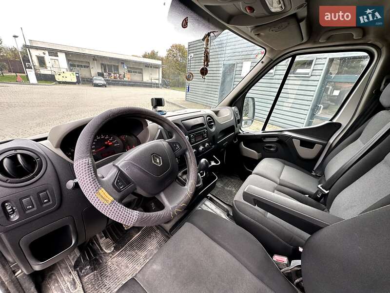 Вантажний фургон Renault Master 2016 в Івано-Франківську