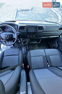 Грузовой фургон Renault Master 2023 в 