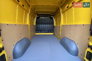 Грузовой фургон Renault Master 2022 в 