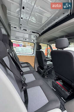 Грузопассажирский фургон Renault Master 2015 в 