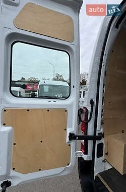 Грузопассажирский фургон Renault Master 2015 в 