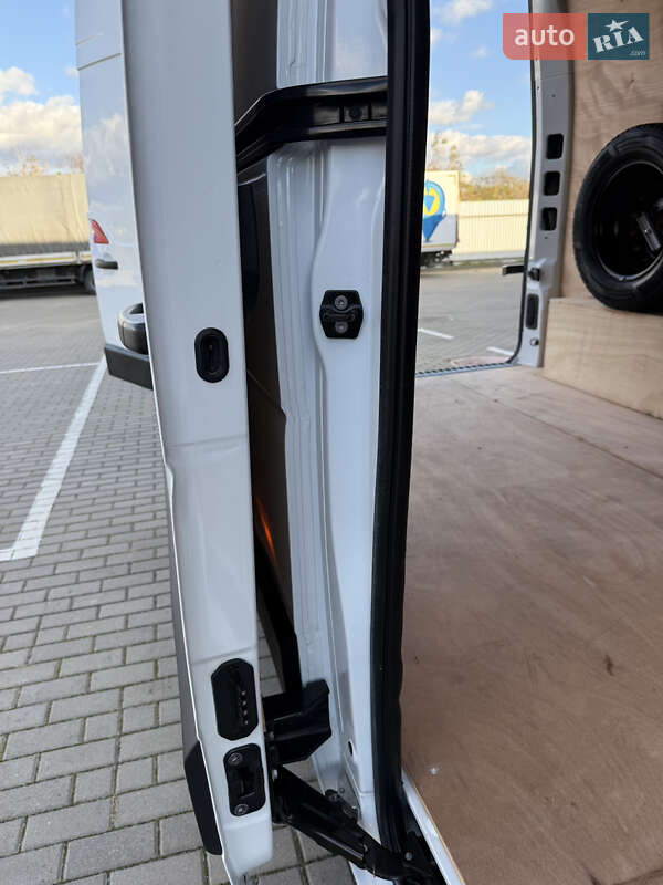 Грузовой фургон Renault Master 2023 в Дубно