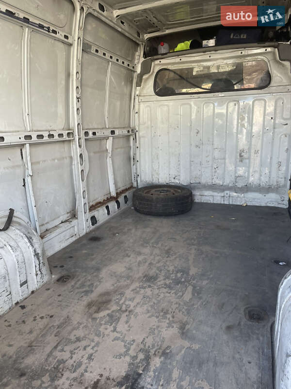 Вантажний фургон Renault Master 2006 в Івано-Франківську