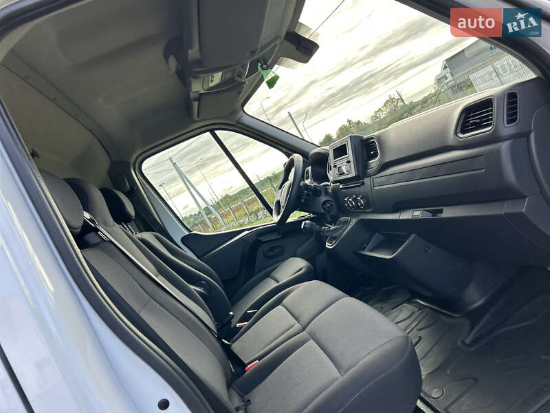 Грузовой фургон Renault Master 2023 в Стрые
