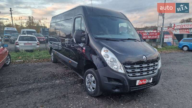 Вантажний фургон Renault Master 2015 в Рівному