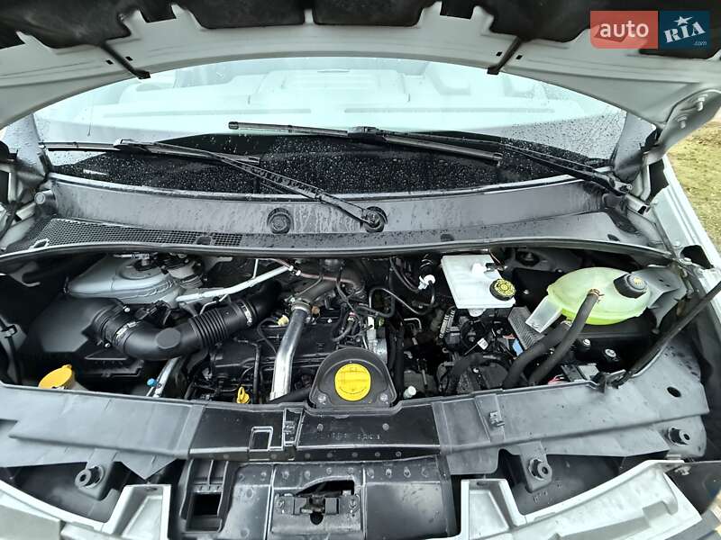 Грузовой фургон Renault Master 2017 в Львове