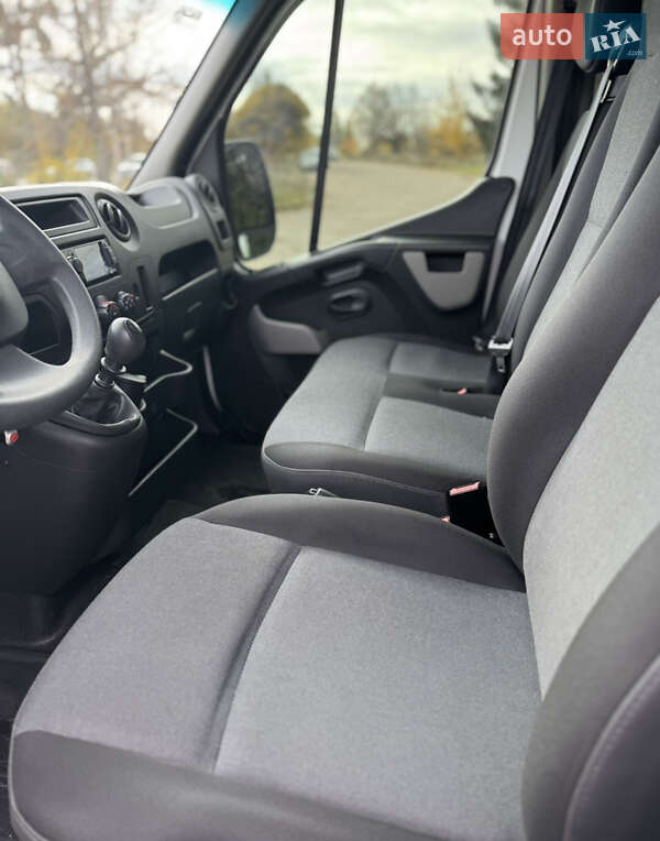Вантажний фургон Renault Master 2017 в Кропивницькому