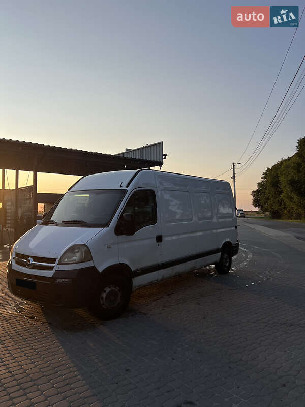 Грузовой фургон Renault Master 2005 в Львове