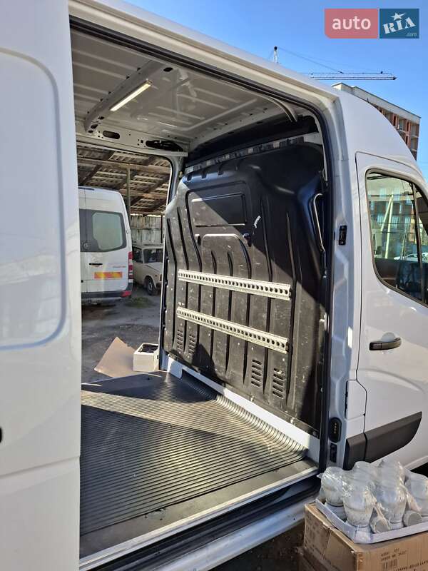 Вантажний фургон Renault Master 2022 в Івано-Франківську